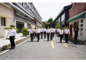 湛江市黨政代表團(tuán)赴佛山市考察——廣東省副省長(zhǎng)、湛江市委書(shū)記劉紅兵先生率考察團(tuán)蒞臨紅獅陶瓷總部參觀調(diào)研